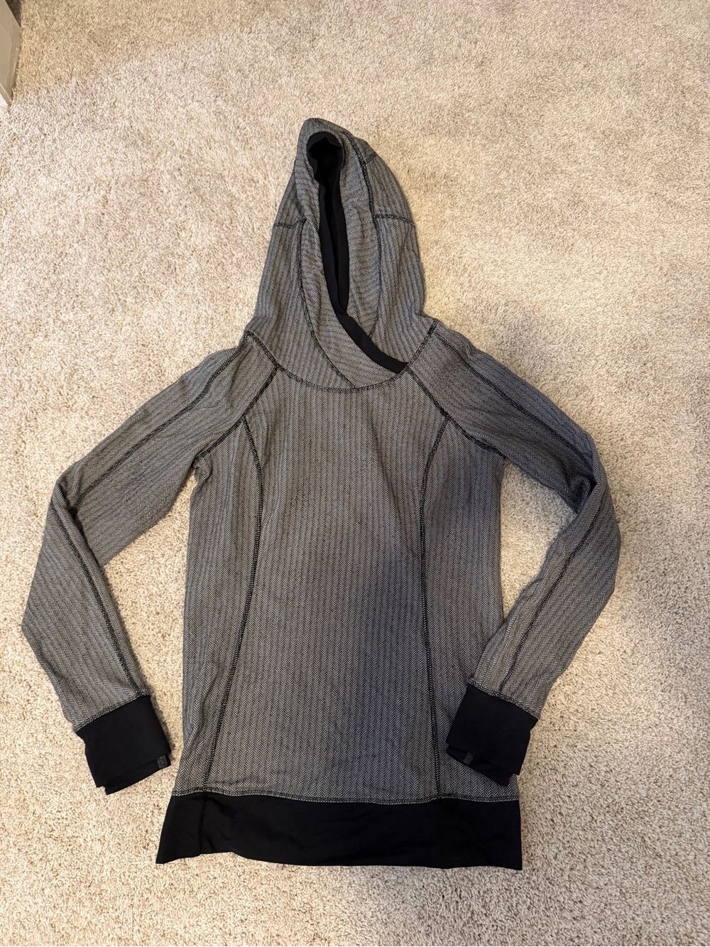 Lululemon Women’s Gray herringbone Hoodie Sweater size 8